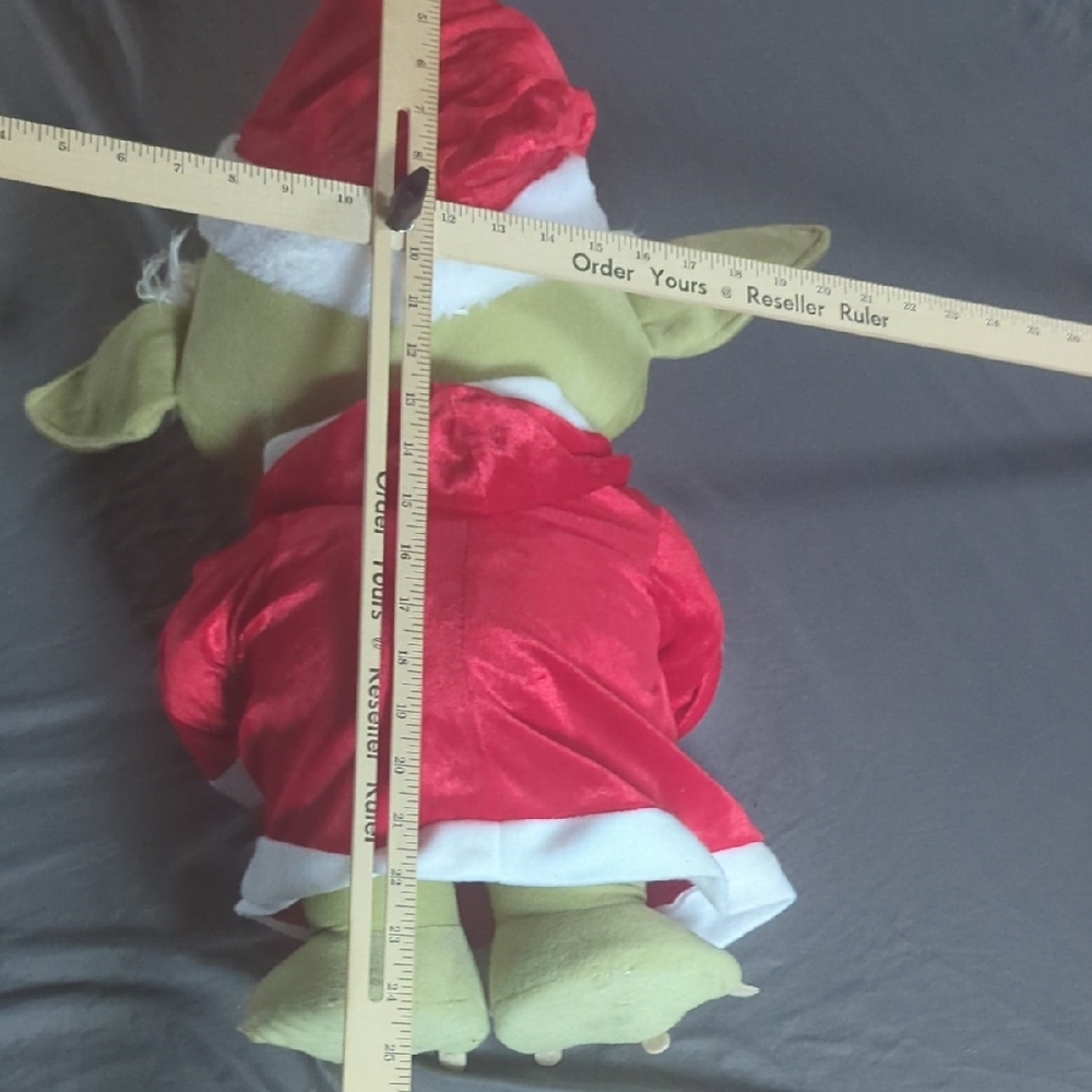 Santa Yoda - Picture 3 of 4